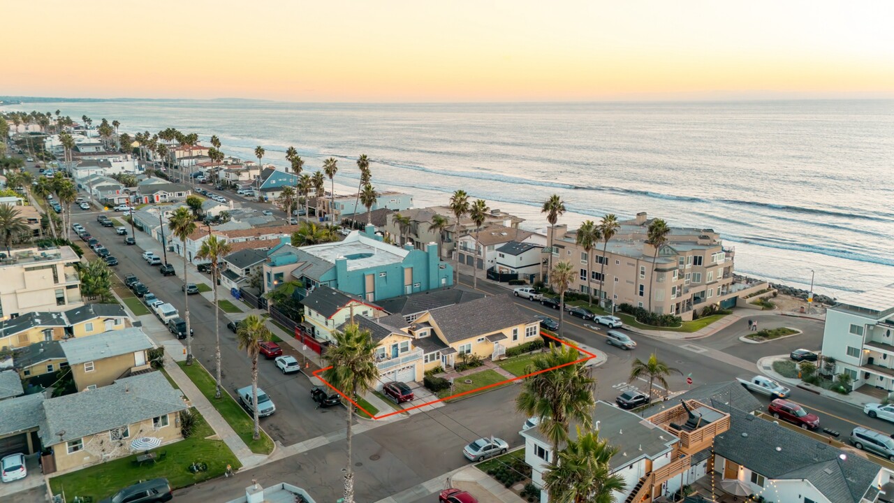 902 S Pacific St in Oceanside, CA - Building Photo