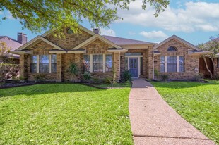 9016 Silverdollar Trail in Irving, TX - Building Photo