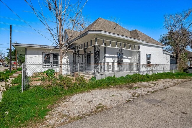 property at 1912 Gentry St