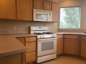 334 E Bellis Fair Pkwy in Bellingham, WA - Building Photo - Building Photo