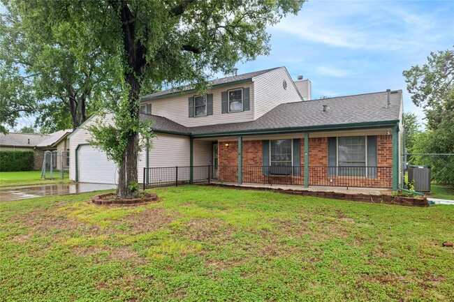 property at 1702 Oakridge Dr