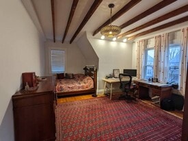 18 Townsend St, Unit Bedroom in 2 Bed app in Waltham, MA - Building Photo