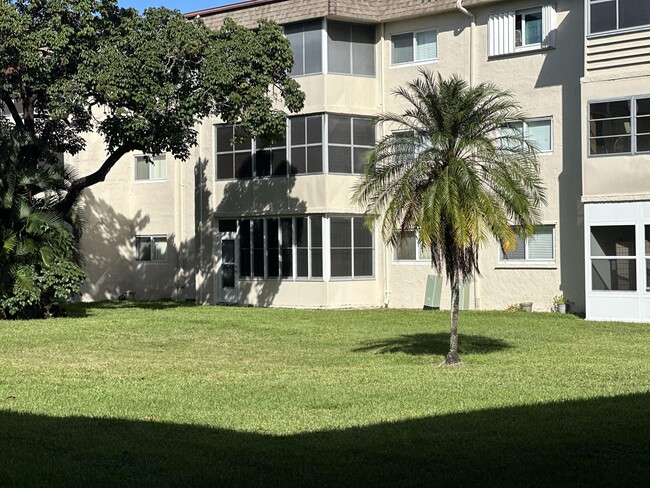 705 Lori Dr in Palm Springs, FL - Building Photo - Building Photo