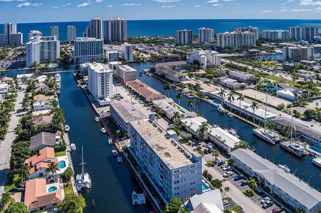 2829 NE 33rd Ct in Fort Lauderdale, FL - Building Photo - Building Photo