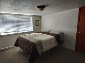 4601 SE Booth Bend Rd in McMinnville, OR - Building Photo