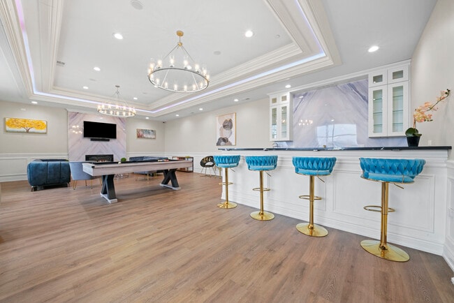 Premier Luxury Apartments in Franklin Park, IL - Foto de edificio - Building Photo