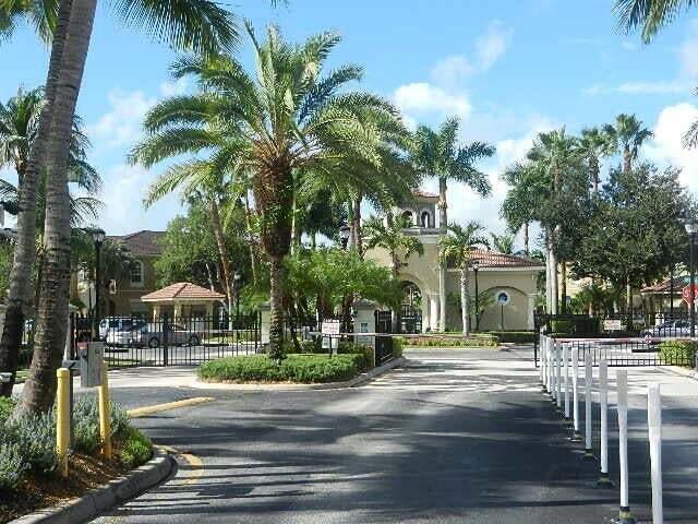 4870 Bonsai Cir in Palm Beach Gardens, FL - Building Photo