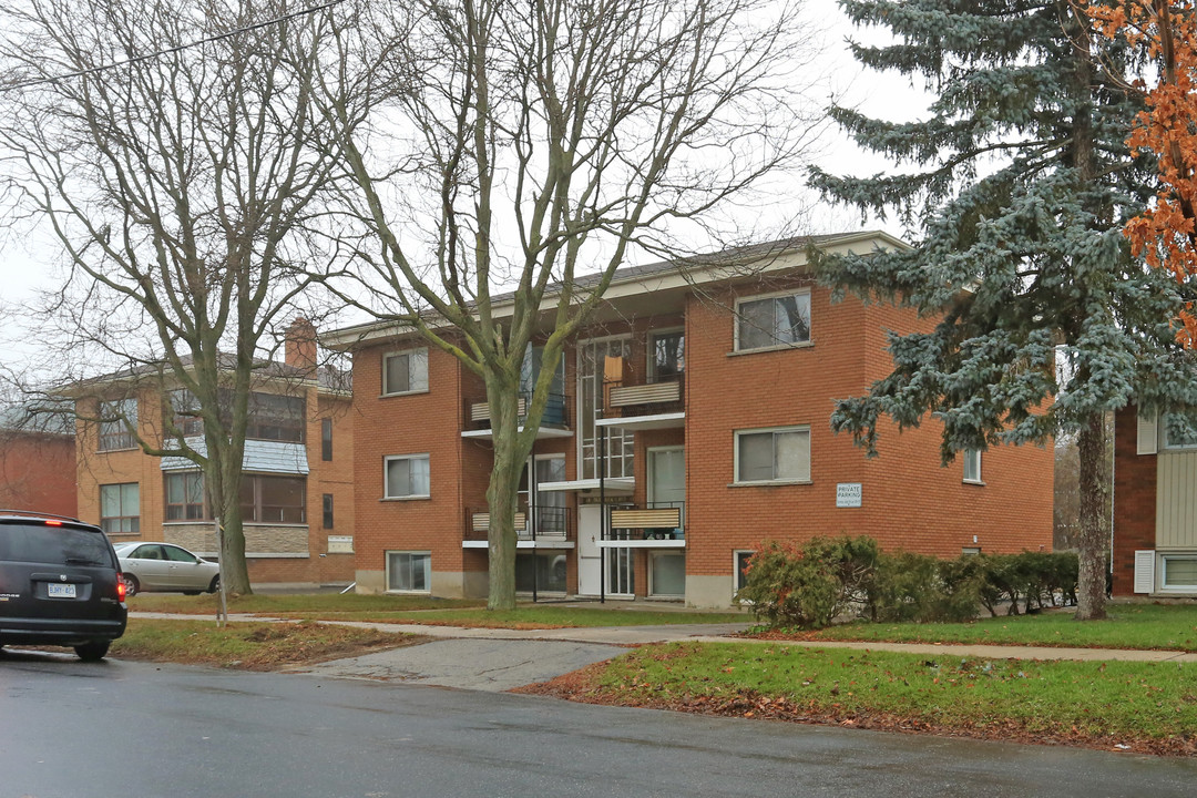 118 3rd Ave in Kitchener, ON - Building Photo