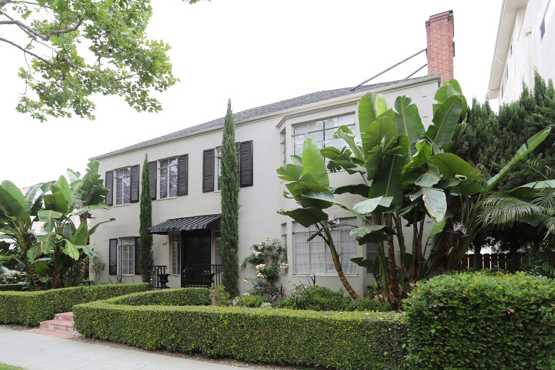 212 S Rexford Dr in Beverly Hills, CA - Building Photo