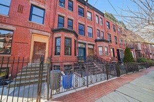 37 Astor Pl in Jersey City, NJ - Building Photo