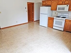 1600 Schubert Dr in Morris, IL - Building Photo - Building Photo