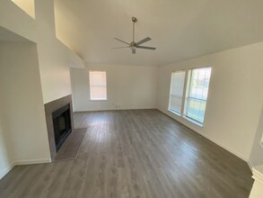 1307 Edelweiss Dr in Allen, TX - Foto de edificio - Building Photo