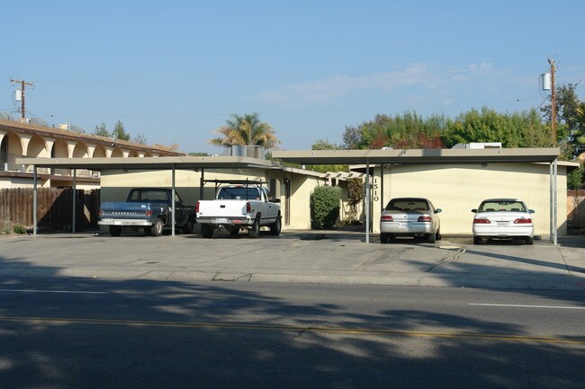 1510 W Walnut Ave in Visalia, CA - Building Photo - Building Photo