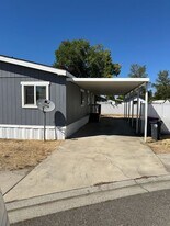 8276 24th St in White City, OR - Building Photo