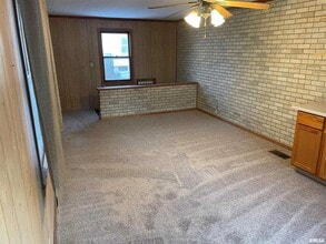 2211 N Flora Ave in Peoria, IL - Building Photo - Building Photo