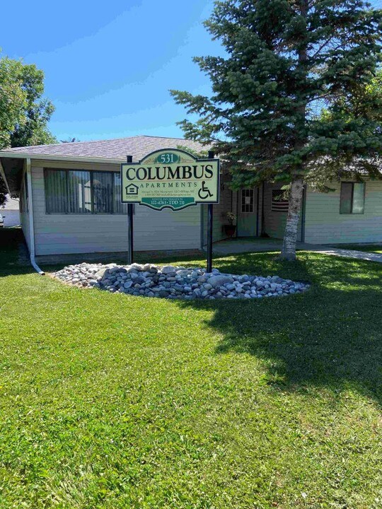 531 E 4th Ave N in Columbus, MT - Foto de edificio