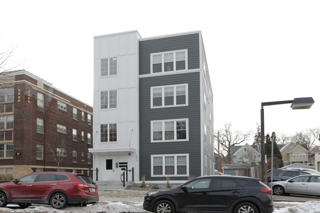 2044 Grand Ave Apartments | St. Paul photo'