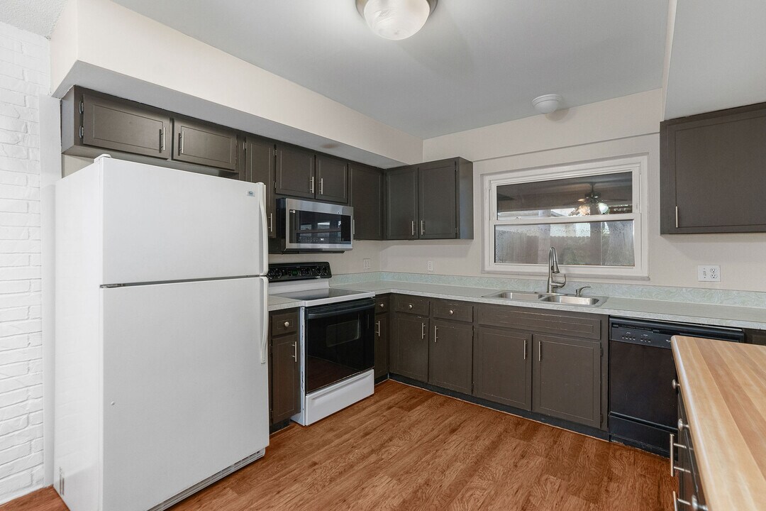 2078 Loma Linda Way N in Clearwater, FL - Building Photo