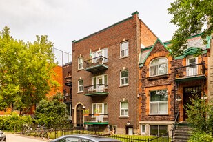 Trudeau in Montréal, QC - Building Photo