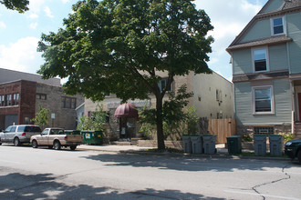 Farwell Apartments in Milwaukee, WI - Foto de edificio - Building Photo