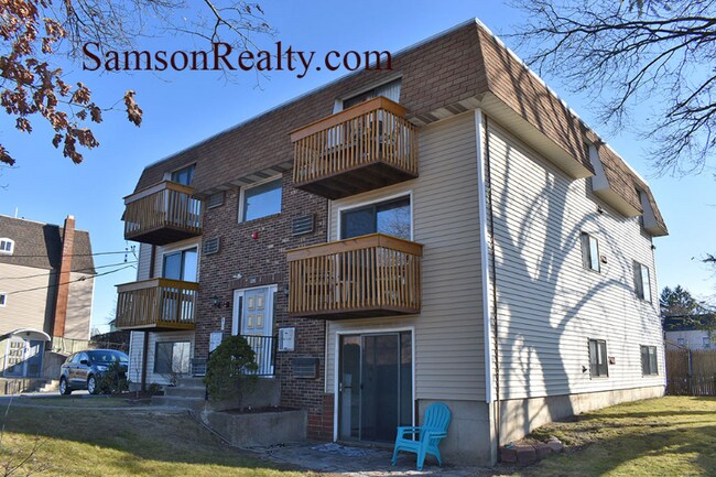 1 Woodward Ave in East Providence, RI - Building Photo - Building Photo