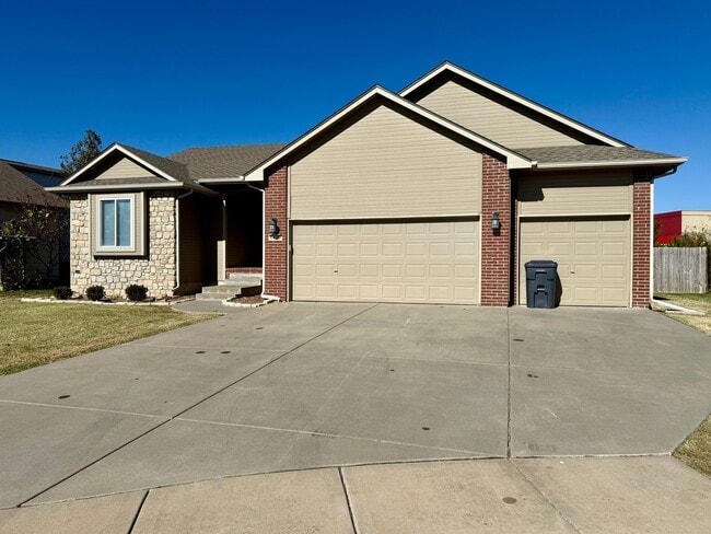 11420 E Pine Meadow Ct in Wichita, KS - Foto de edificio - Building Photo