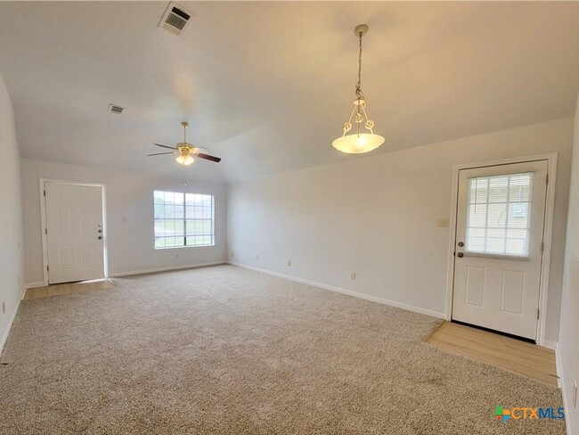 4005 Hitchrock Dr in Killeen, TX - Building Photo - Building Photo