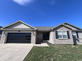 112 Greythorn Ct in St. Robert, MO - Building Photo