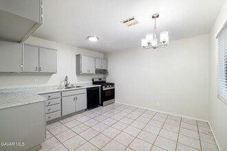 2811 Desert St in Rosamond, CA - Building Photo - Building Photo