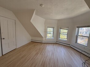 78 Raymond Ave in Somerville, MA - Building Photo - Building Photo
