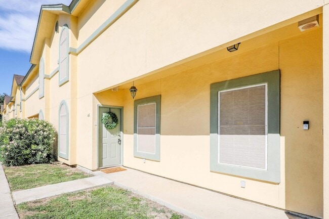 1000 Ranchway Dr, Unit 46 in Laredo, TX - Building Photo - Building Photo