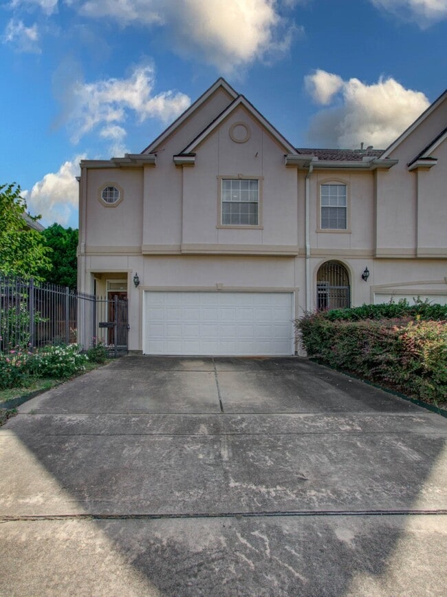 6855 Bellgreen Dr in Houston, TX - Foto de edificio - Building Photo
