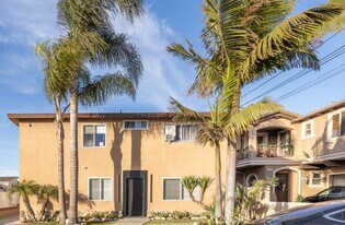 2417 Huntington Ln, Unit D in Redondo Beach, CA - Building Photo