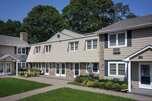 524 Terrace Rd in Bayport, NY - Building Photo