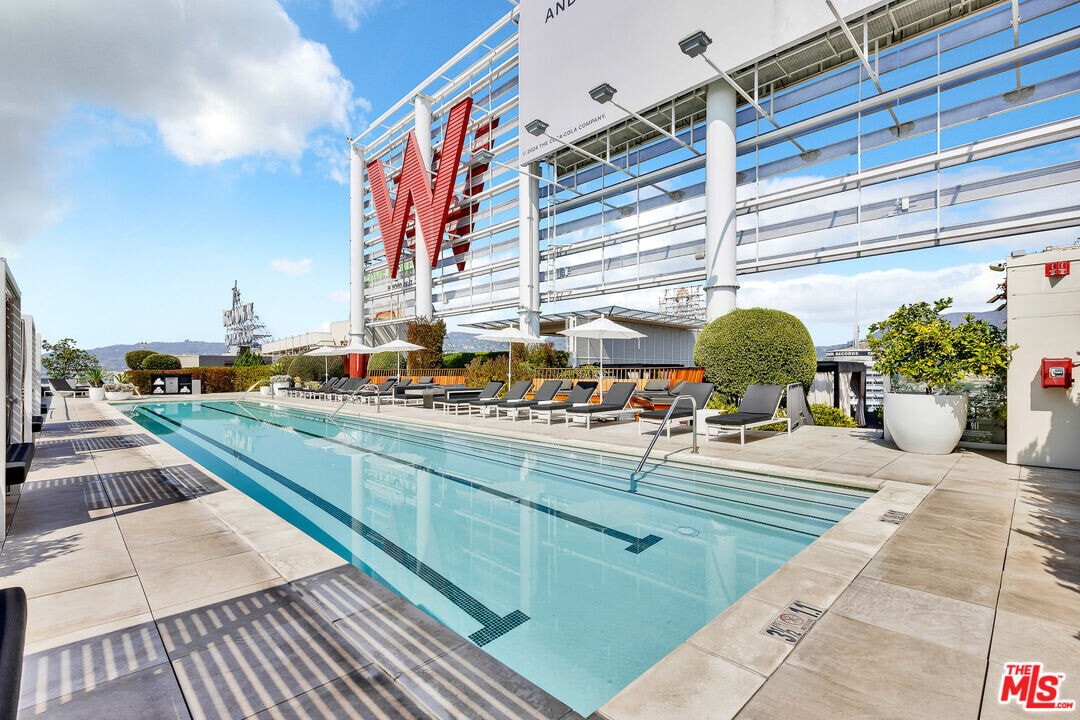 6250 Hollywood Blvd in Los Angeles, CA - Foto de edificio