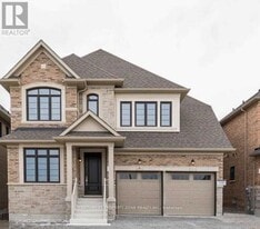 9 Terrain Ct in East Gwillimbury, ON - Building Photo