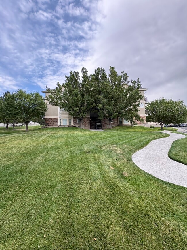 2093 N Morning Star Dr, Unit 2093 in Saratoga Springs, UT - Building Photo - Building Photo