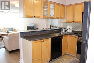 1140 Parkwest Pl in Mississauga, ON - Building Photo - Building Photo
