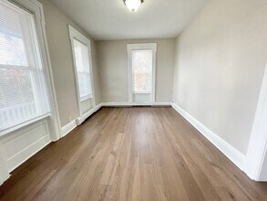 404 Mountain St in Elgin, IL - Foto de edificio - Building Photo