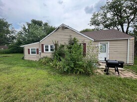 204 E Dartmouth Ave in Muncie, IN - Building Photo