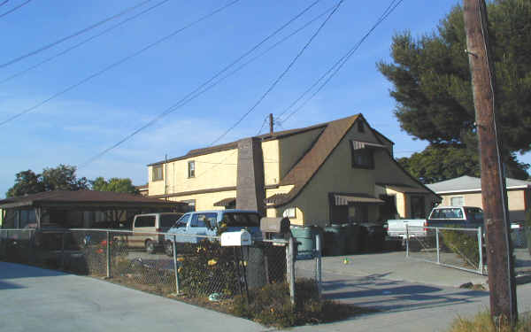 453 Hill St in Oxnard, CA - Foto de edificio - Building Photo