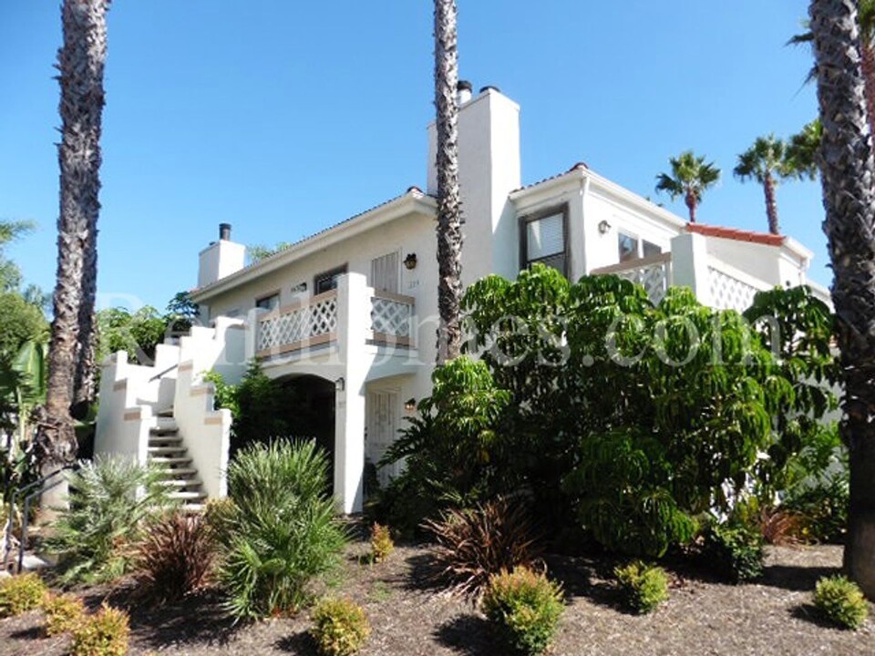 9438 Twin Trails Dr in San Diego, CA - Building Photo