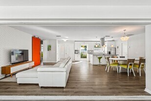 113 Park Ln E in Hypoluxo, FL - Building Photo