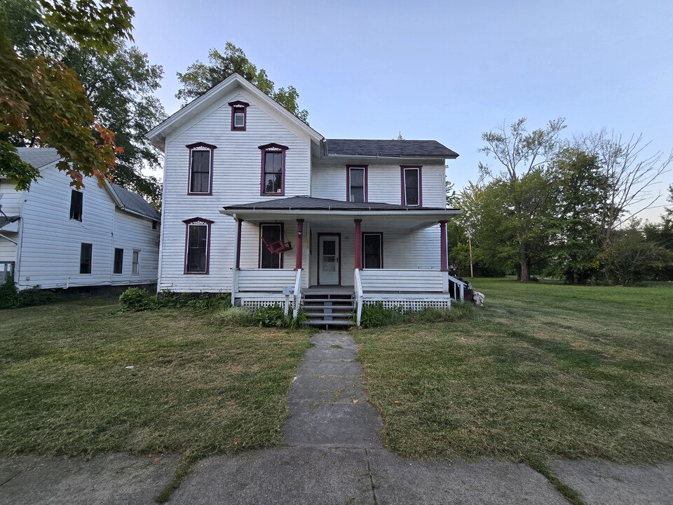 325-311 11th St in Elyria, OH - Building Photo