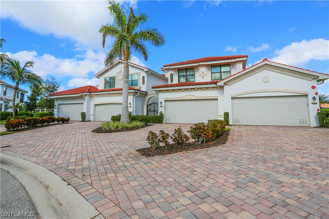 3159 Serena Ln in Naples, FL - Foto de edificio