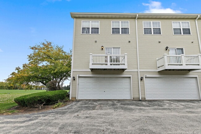 361 Holiday Ln in Hainesville, IL - Foto de edificio - Building Photo