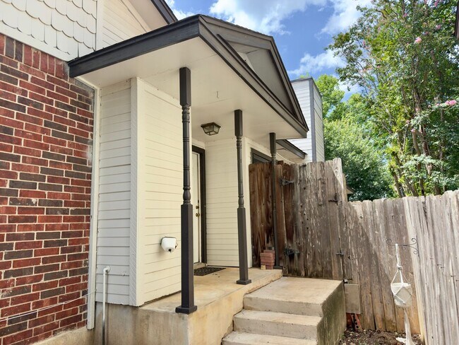 2618 Alcott Ln in Austin, TX - Foto de edificio - Building Photo