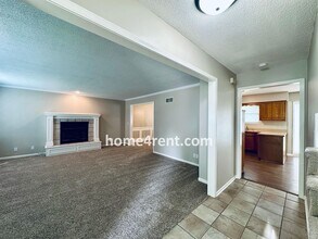 15741 Horton St in Overland Park, KS - Foto de edificio - Building Photo