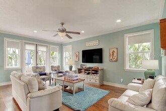 4808 Gulf Dr in Holmes Beach, FL - Building Photo - Building Photo