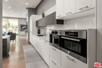 6617 Lindenhurst Ave in Los Angeles, CA - Building Photo - Building Photo